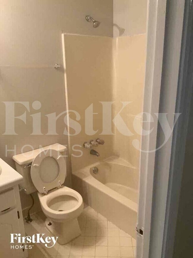 175 Planters Walk Rental House Rental in Locust Grove, GA