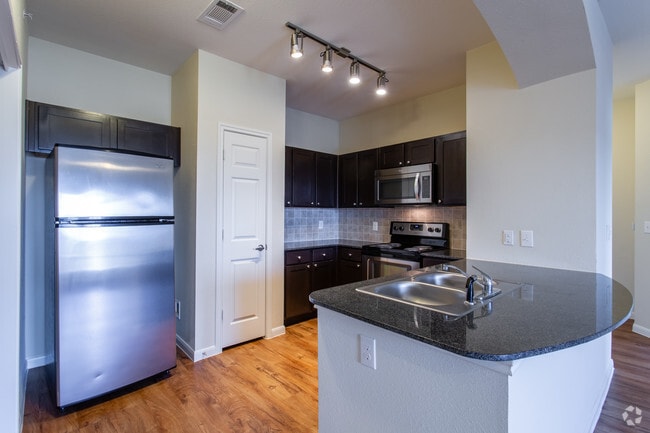 1BR, 1BA - 767 SF