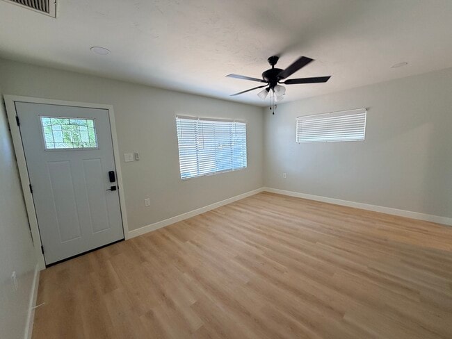 Photo - 735 W Coolidge St