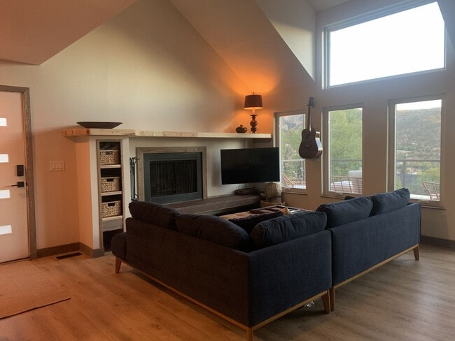 Photo - Short Term Furnished 2 Bdrm Rental in Manitou Springs (Available through 4/30/26)
