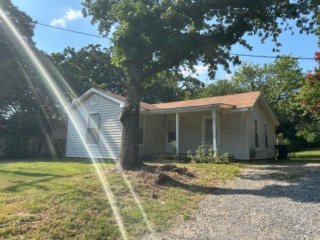 Building Photo - 1102 U.S.70 Rental