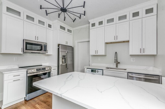 Photo - Just Renovated! Washington Square - Close to T / Star Market Unit 6