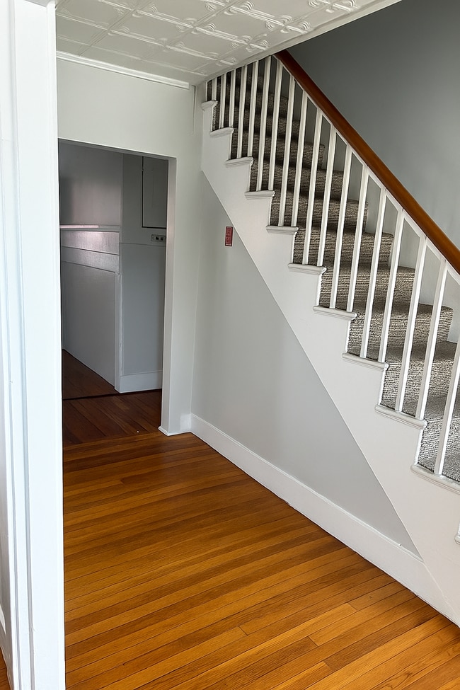 Building Photo - Spacious 4-Bedroom, 2-Bath Townhouse in Downtown Ware, MA Unit 5