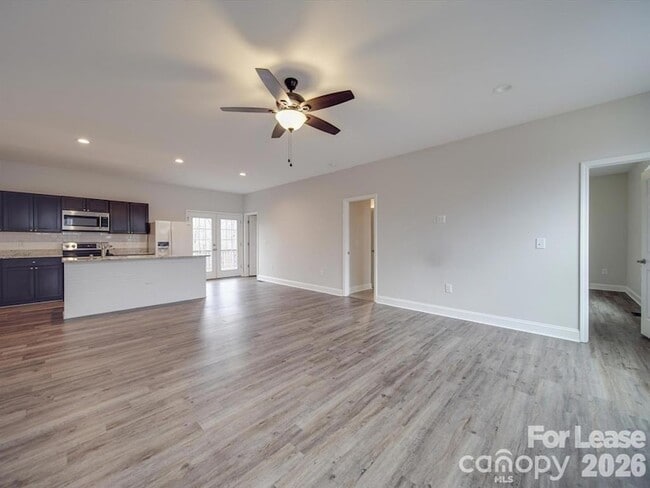 Photo - 824 Woodrun Dr