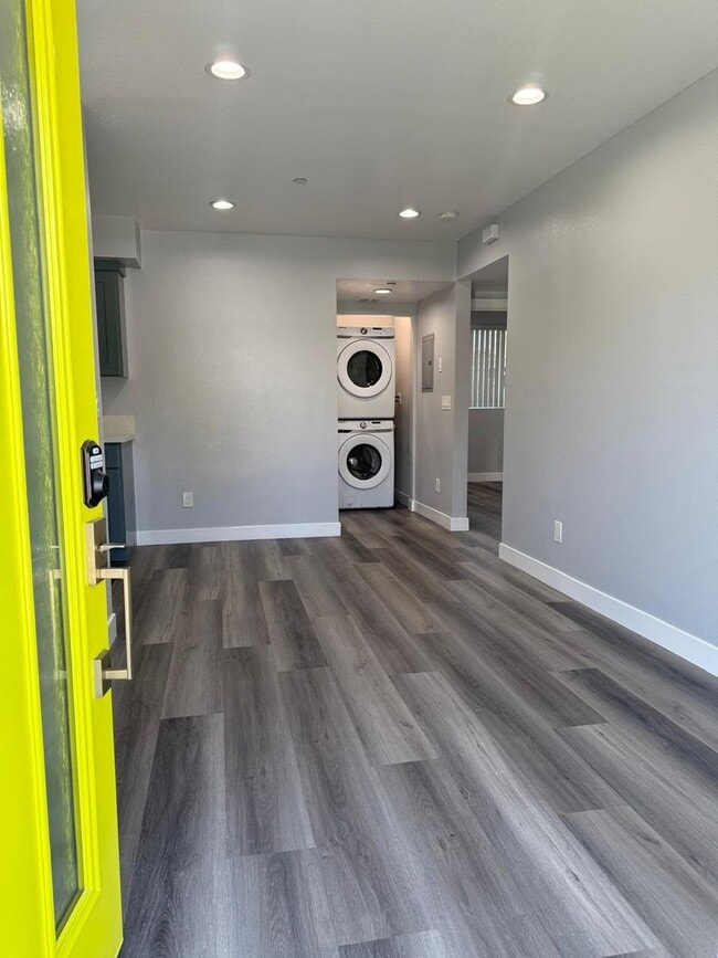 Photo - 1348-1348 E Vernon Ave Unit 1348