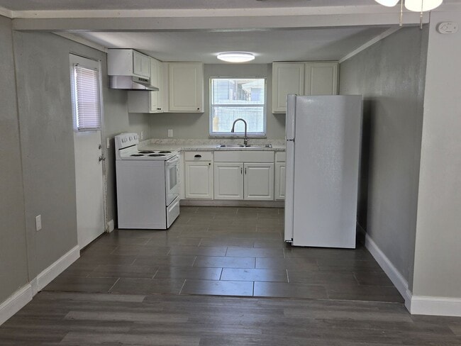 Photo - For Rent – Updated 1BR / 1BA Duplex in Zephyrhills