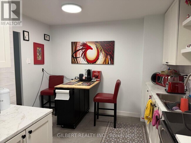 Photo - 362 The East Mall Unité 201