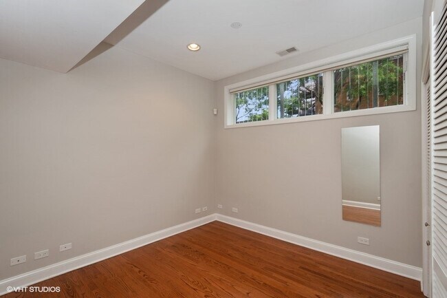 Photo - 1458 N Artesian Ave Unit E