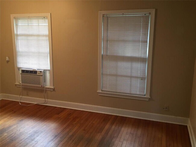 Photo - 1911 W 38th St