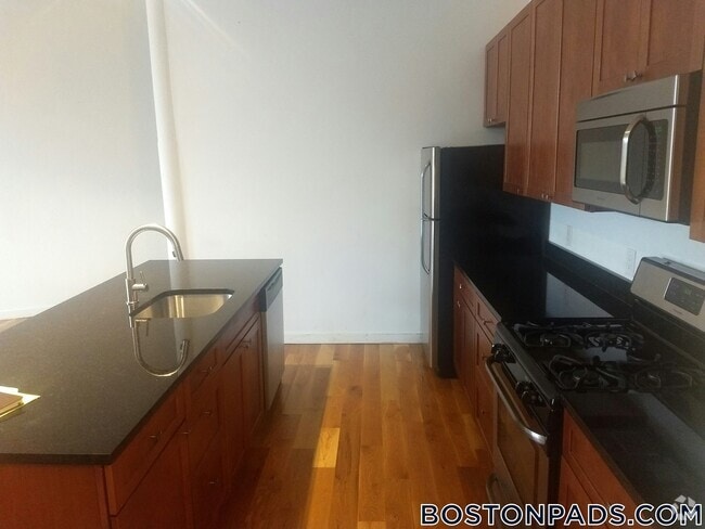 Building Photo - 600 Columbia Rd Rental