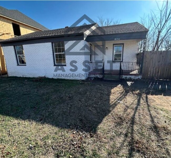 Building Photo - Spacious 3 Bedroom House