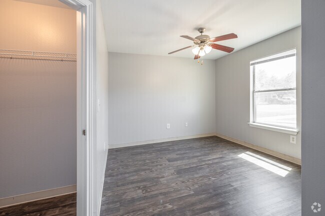 3BR, 2BA Bedroom