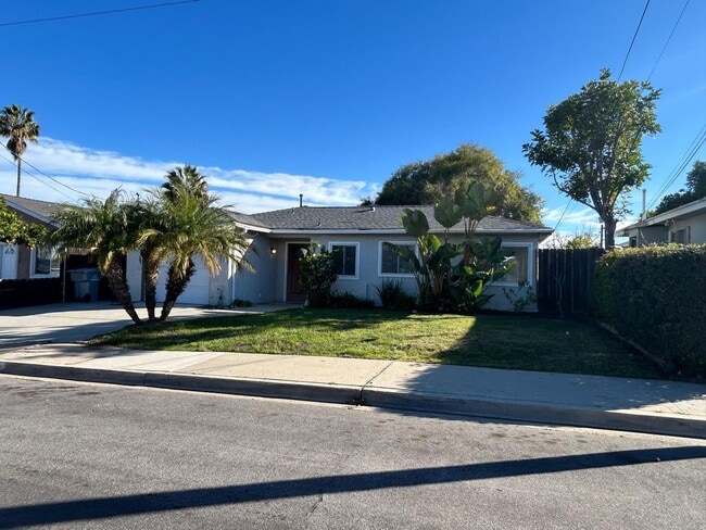 Building Photo - Beautiful Remodeled, Spacious 3BR 2BA w HUGE yard near SDSU available now $3,990!!