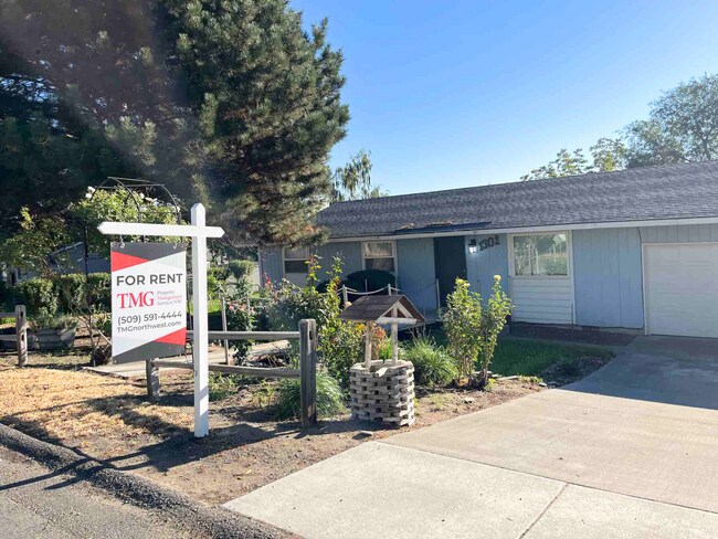 THIS IS A MUST SEE! LARGE WORKSHOP INCLUDED: - THIS IS A MUST SEE! LARGE WORKSHOP INCLUDED: House