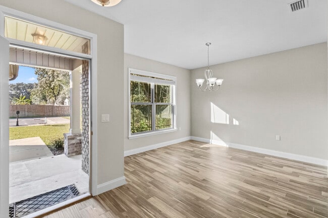 Photo - 949 Kenzie Ln