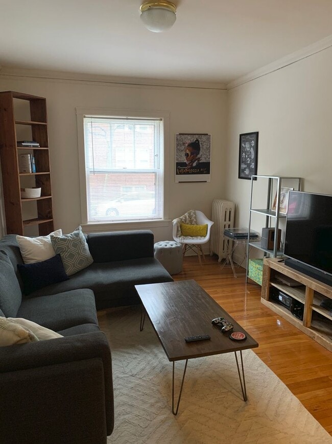 1900 W Cornelia Ave Unit 1900-1