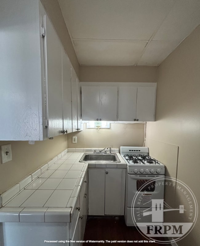 1887-1893 Acushnet Ave - 1887-1893 Acushnet Ave Apartamento Unidad 1NE