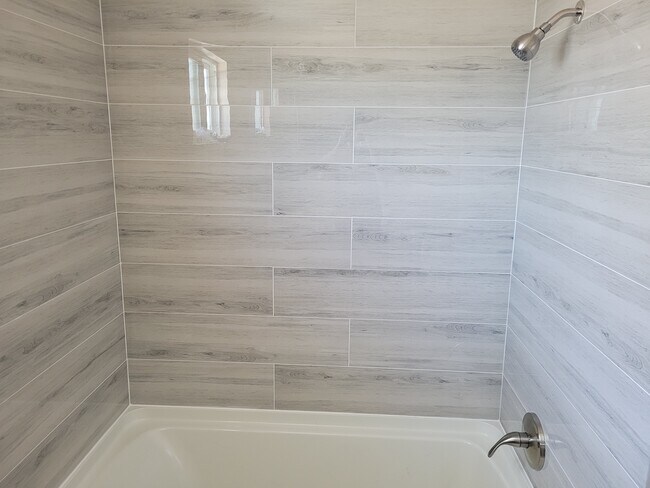 Shower, brand new renovation - 571 Kiely Blvd Unit 4