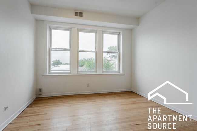 Photo - 2540 N Lawndale Ave Unit 2