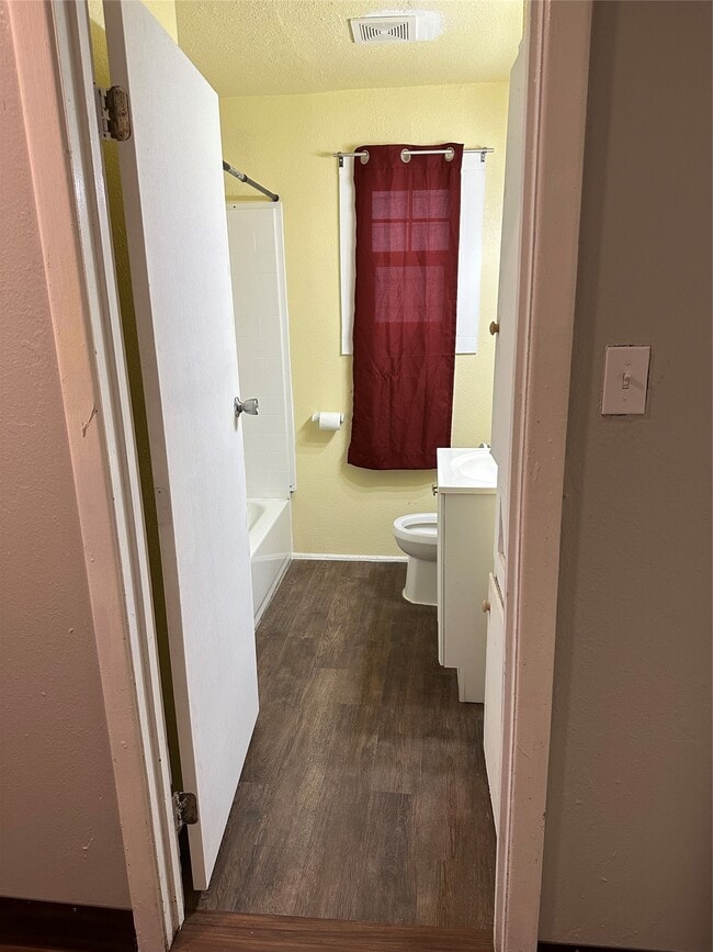 Photo - 205 Burke Rd