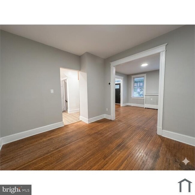 Photo - 303 Webster St NW