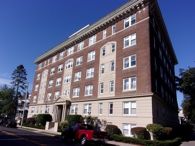Primary Photo - 175 Ocean St Apartments