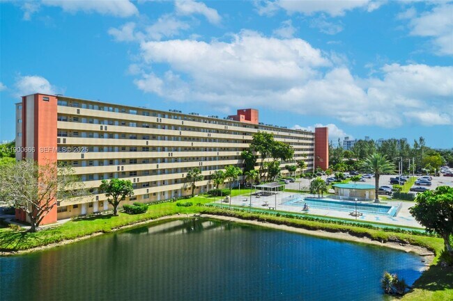 Building Photo - 1770 NE 191st St Unit 508-1