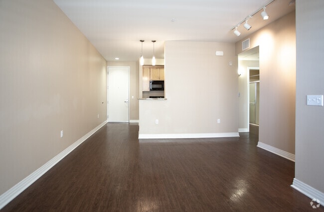 1BR, 1BA-659 SF