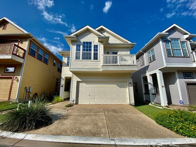 Building Photo - Conveniently located 3 bedroom, 2.5 bathro... Rental