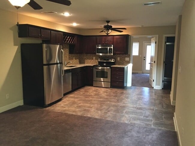Photo - 2-bedroom, 2 bath Townhome with one car garage!