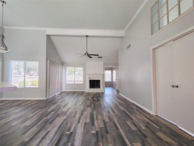 Photo - 4403 Waterfall Way