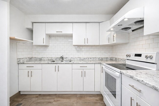 Photo - 32855 Harwood Crescent
