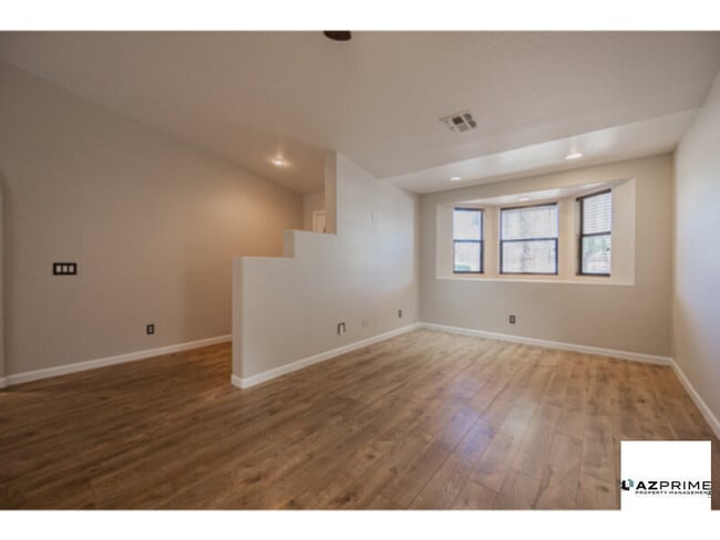 Photo - Exceptional 3/2 Phoenix House - Vaulted Ce...
