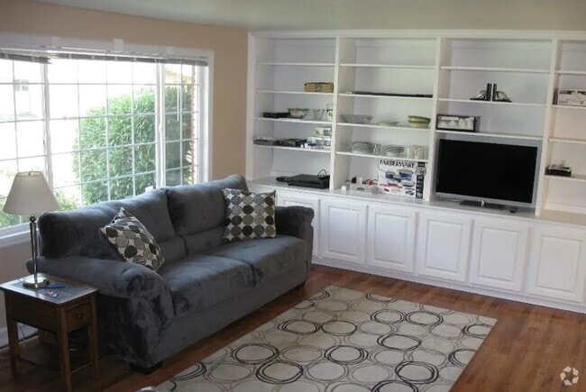 Building Photo - 2418 W Malad St Rental