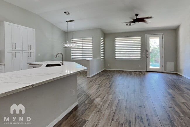 Photo - 1421 W Maplewood St
