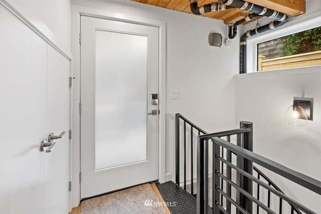 Photo - 2617 Franklin Ave E