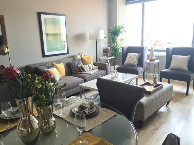 Beautiful views from the living room - 250 King St Unidad 1012 Rental