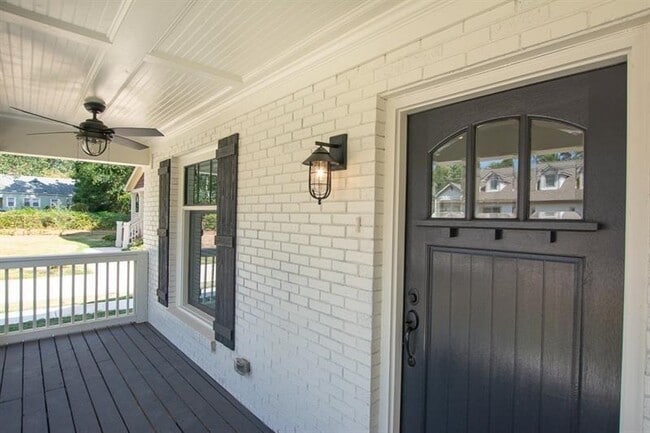 Photo - 314 Ashburton Ave SE