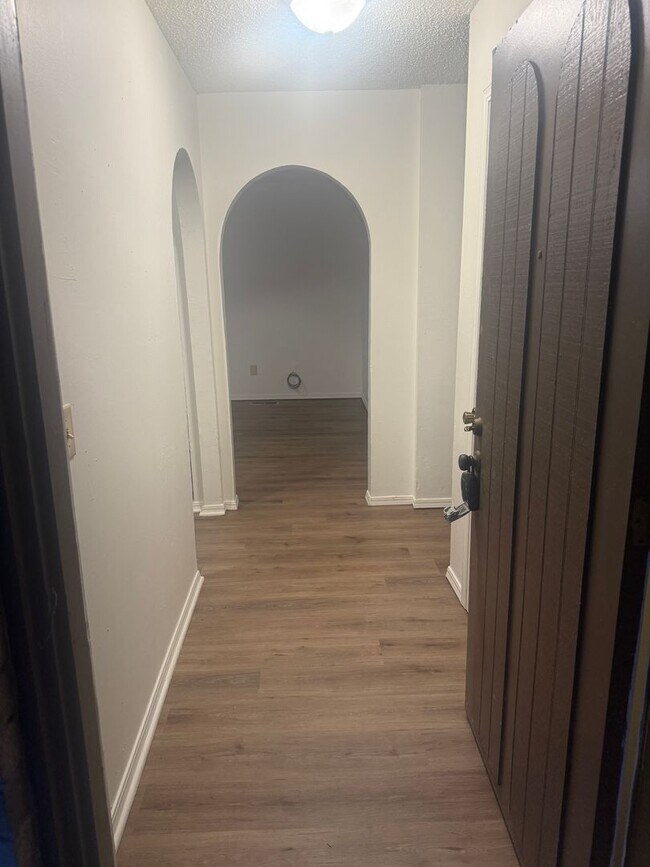 Photo - 735 Willow Run