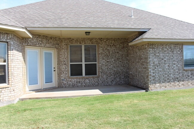 Photo - GREAT HOME IN THE EISENHOWER VILLAGE AREA!!