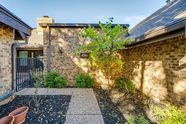 Photo - Easy Townhouse Living