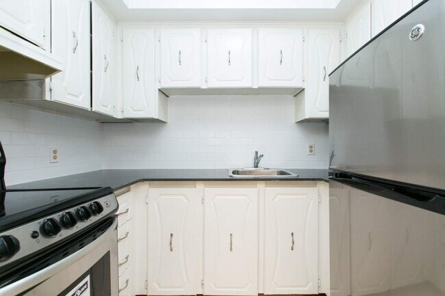 Photo - 255 Yeomans St