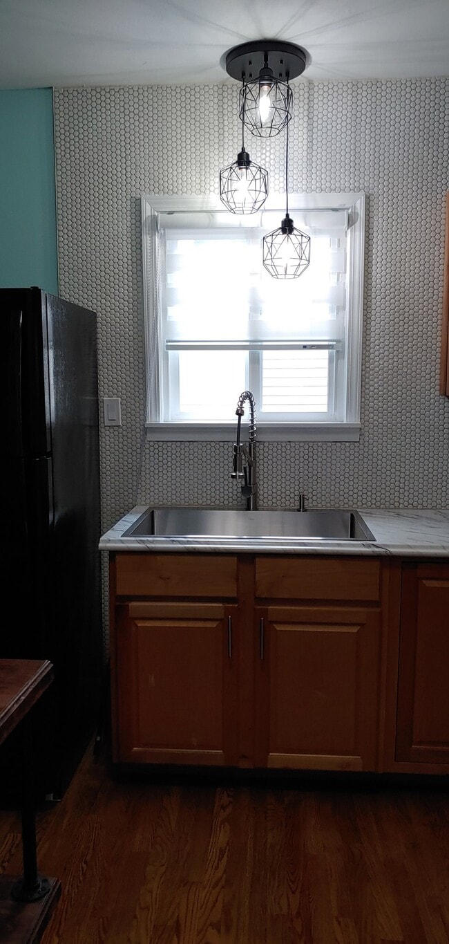 Photo - 345 Dora Ave N