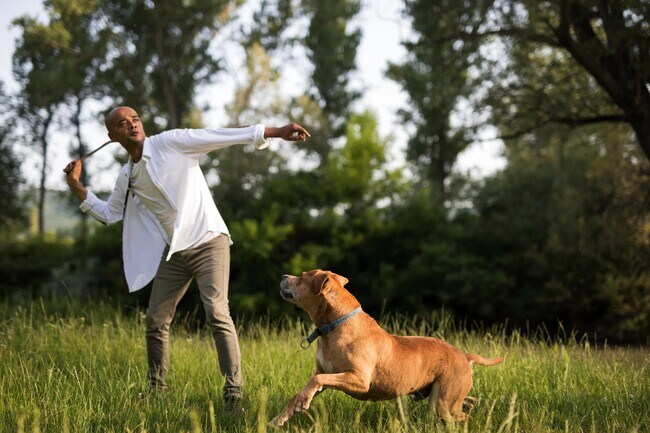 Your four-legged companions are part of the lifestyle, too. With an on-site dog park and pet spa, Modera Ridgeline makes room for every member of the household.