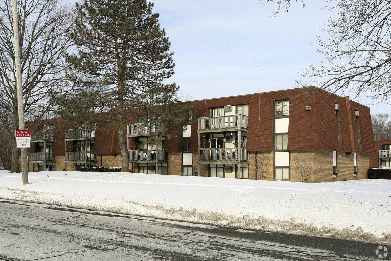 Photo - Water's Edge Apartments