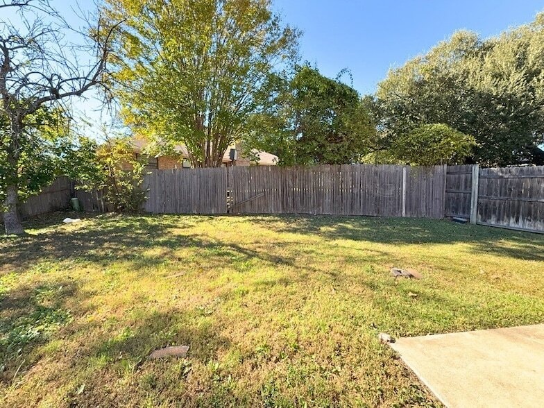 Photo - 6920 Misty Meadow Dr S