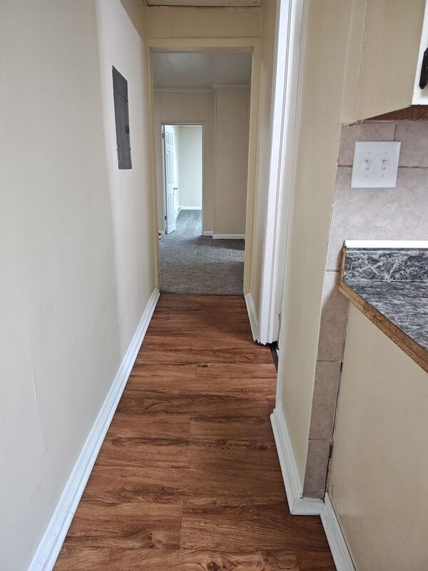 Photo - 850-850 Capouse Ave