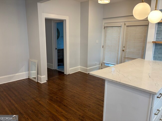 Photo - 888 Vedado Way NE