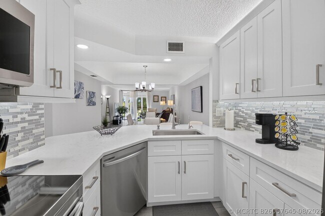 23249 Barwood Ln N Unidad 305