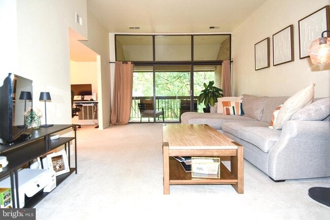 Photo - 1672 Parkcrest Cir Unit 300